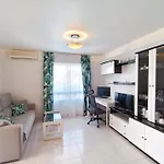 Sunny House With Communal Pool And Garden * تورّيفيِخا