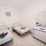 Sunny House With Communal Pool And Garden بيت للعطل *