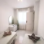 بيت للعطل Sunny House With Communal Pool And Garden *