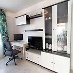 Sunny House With Communal Pool And Garden * تورّيفيِخا