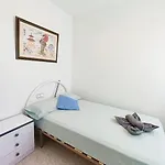 Sunny House With Communal Pool And Garden بيت للعطل تورّيفيِخا