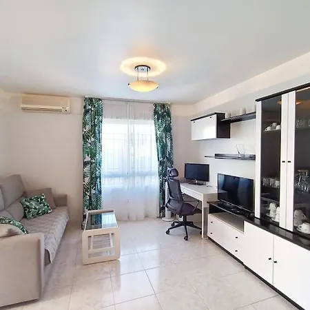 Sunny House With Communal Pool And Garden * Torrevieja