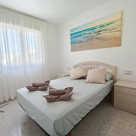 Sunny House With Communal Pool And Garden Сasa de vacaciones *