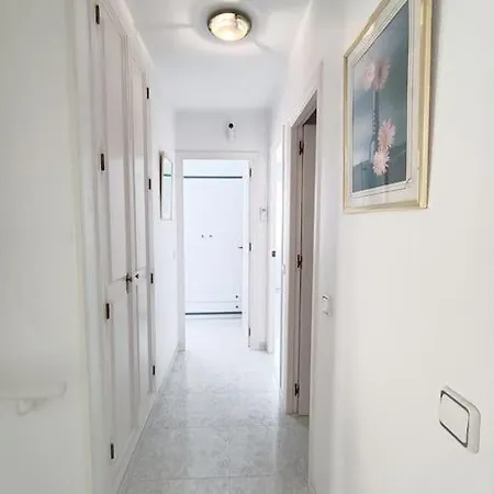 Sunny House With Communal Pool And Garden Сasa de vacaciones