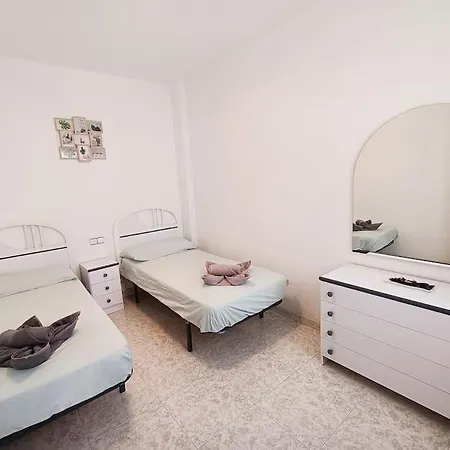 Sunny House With Communal Pool And Garden Сasa de vacaciones *