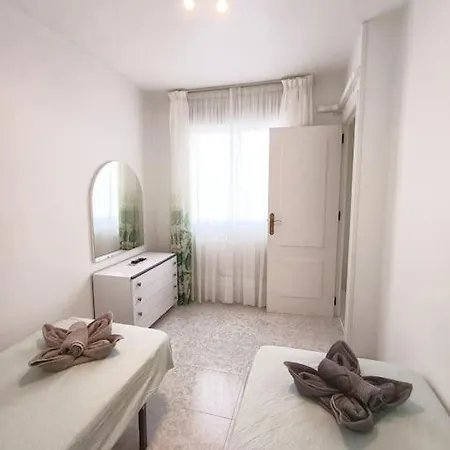 Сasa de vacaciones Sunny House With Communal Pool And Garden *