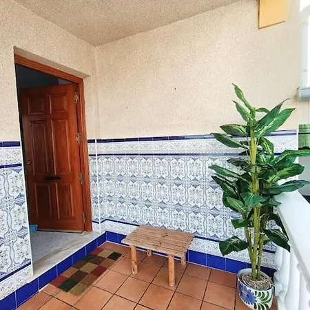 Сasa de vacaciones Sunny House With Communal Pool And Garden *