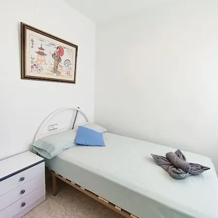 Sunny House With Communal Pool And Garden Сasa de vacaciones Torrevieja